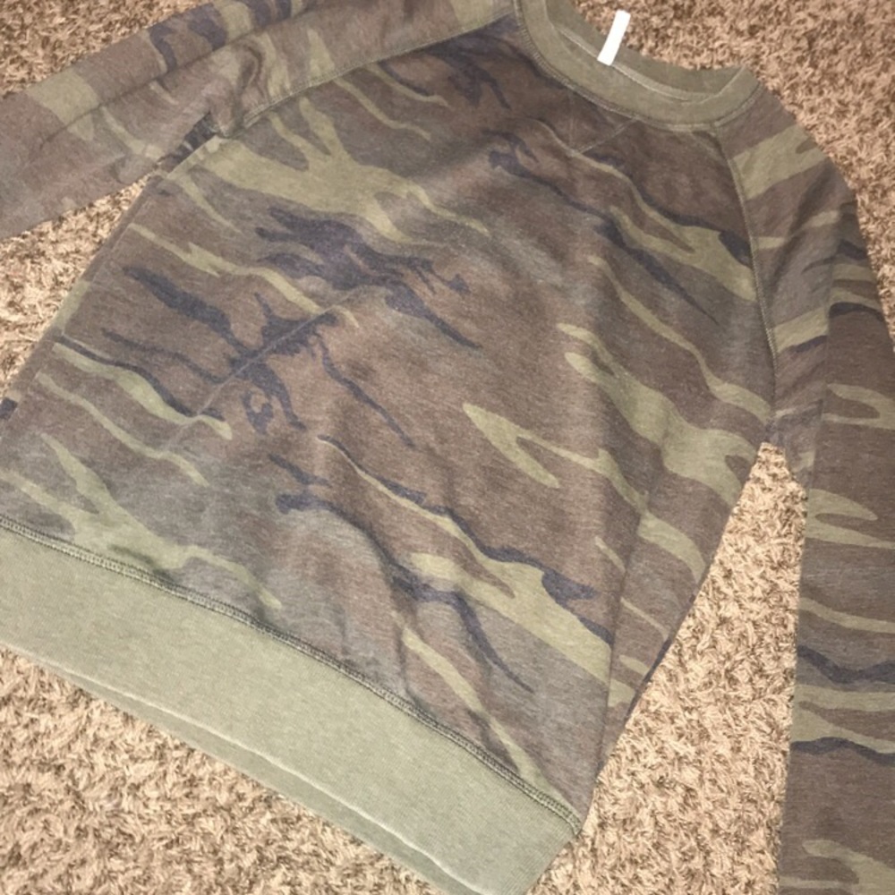 Camo crew neck